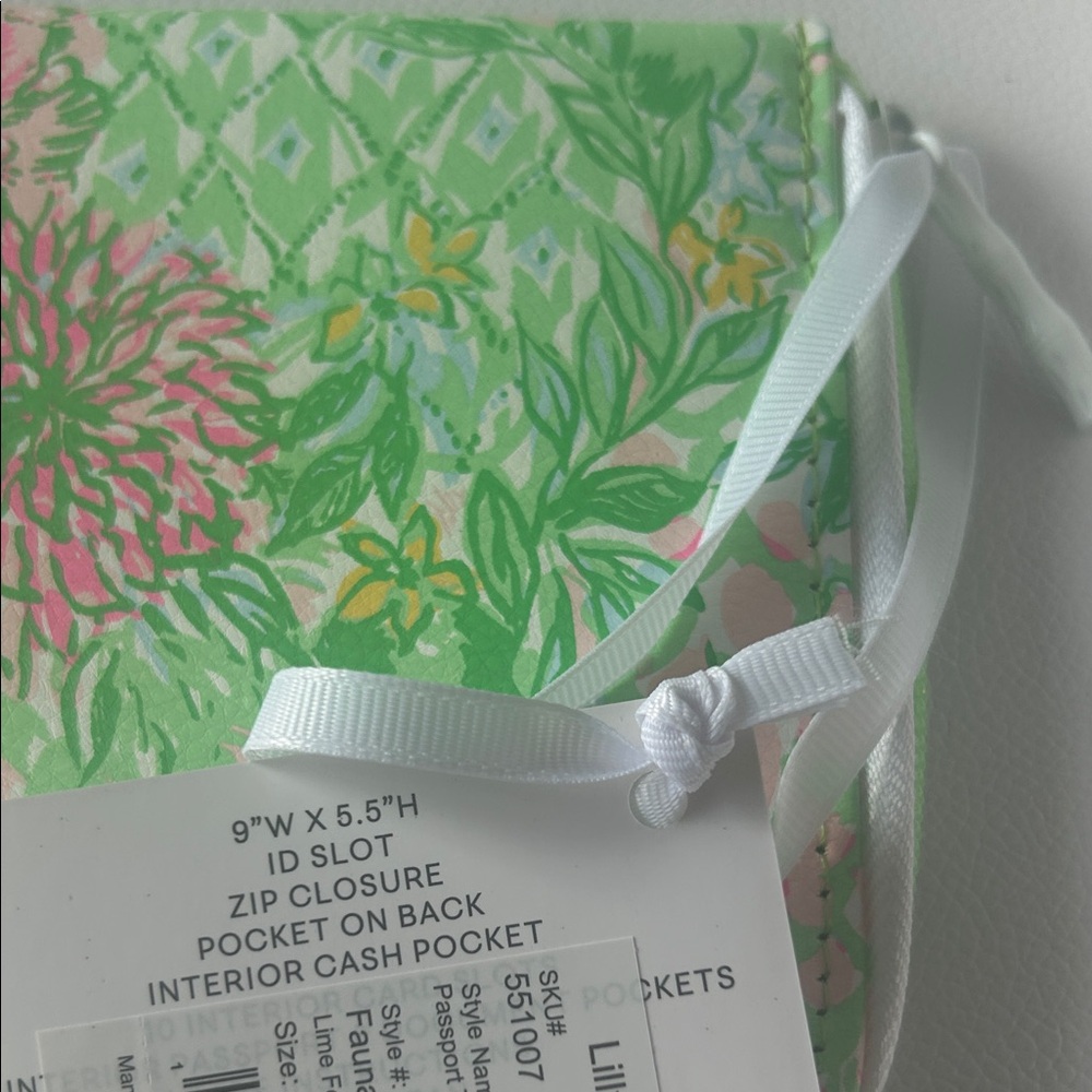 Lilly Pulitzer Pink and Green Floral Passport Travel wallet BNWT - Picture 5 of 16